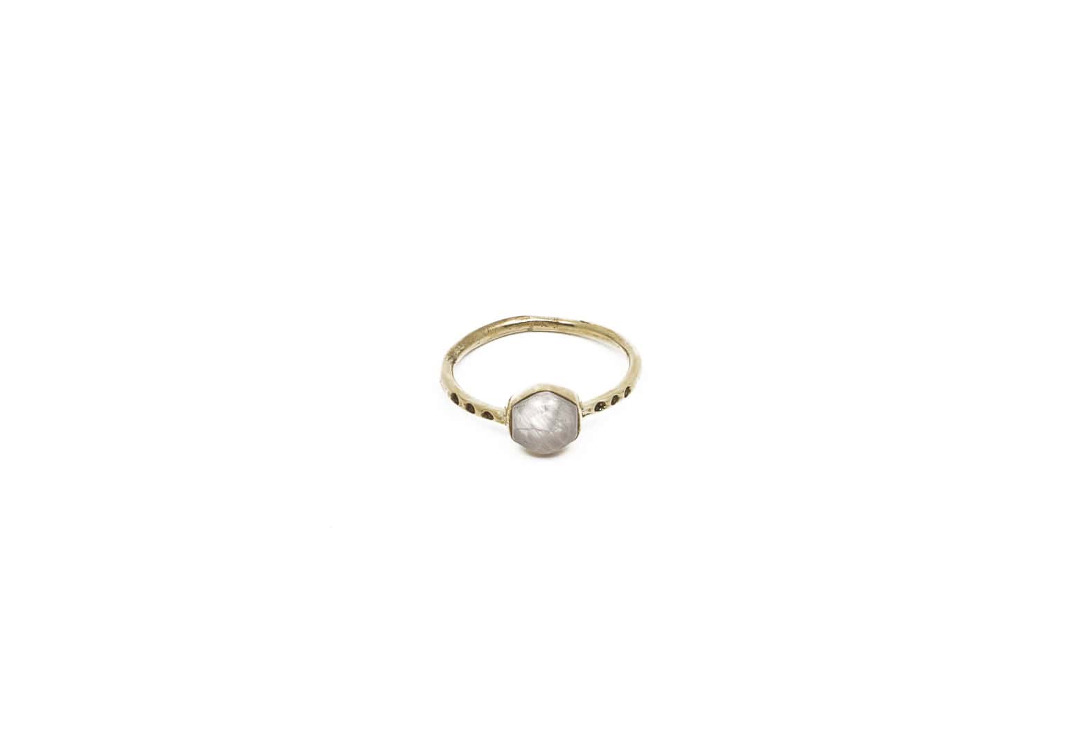 Fingerring aus nickelfreiem Messing mit Mondstein
