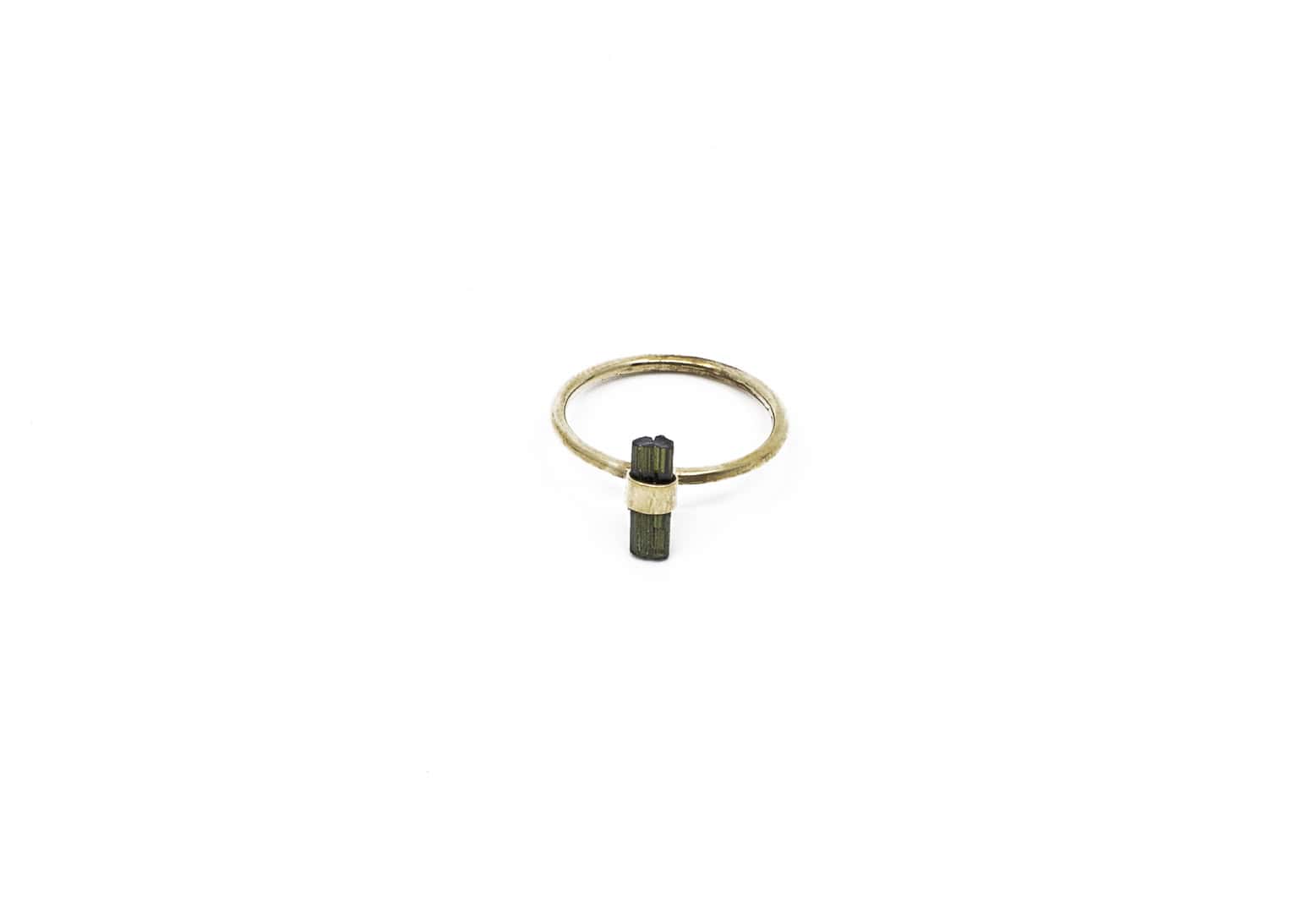 Fingerring aus Messing mit Turmalin