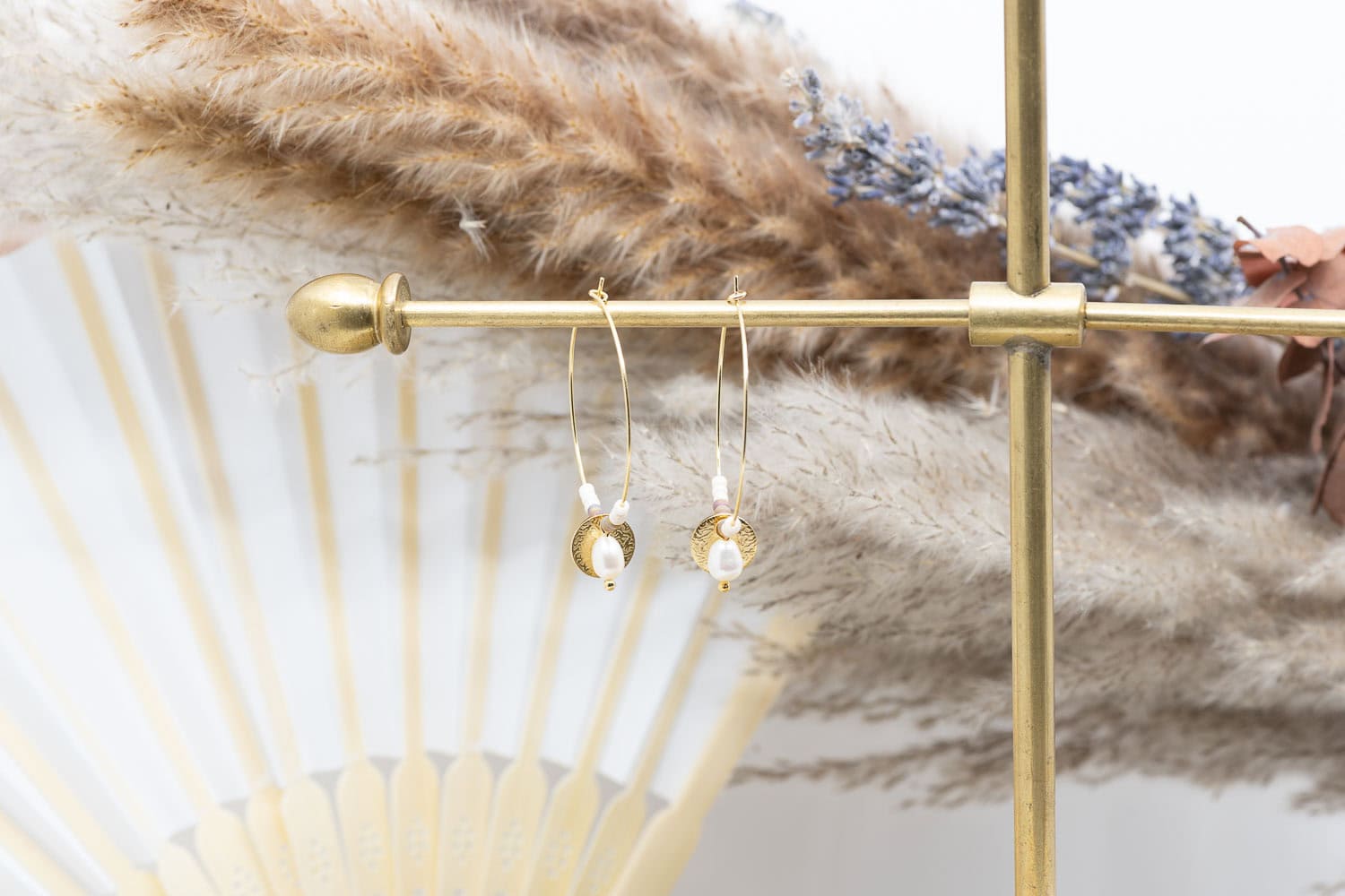 Diese Ohrringe "Ocean" sind aus Messing und 24k vergoldet.