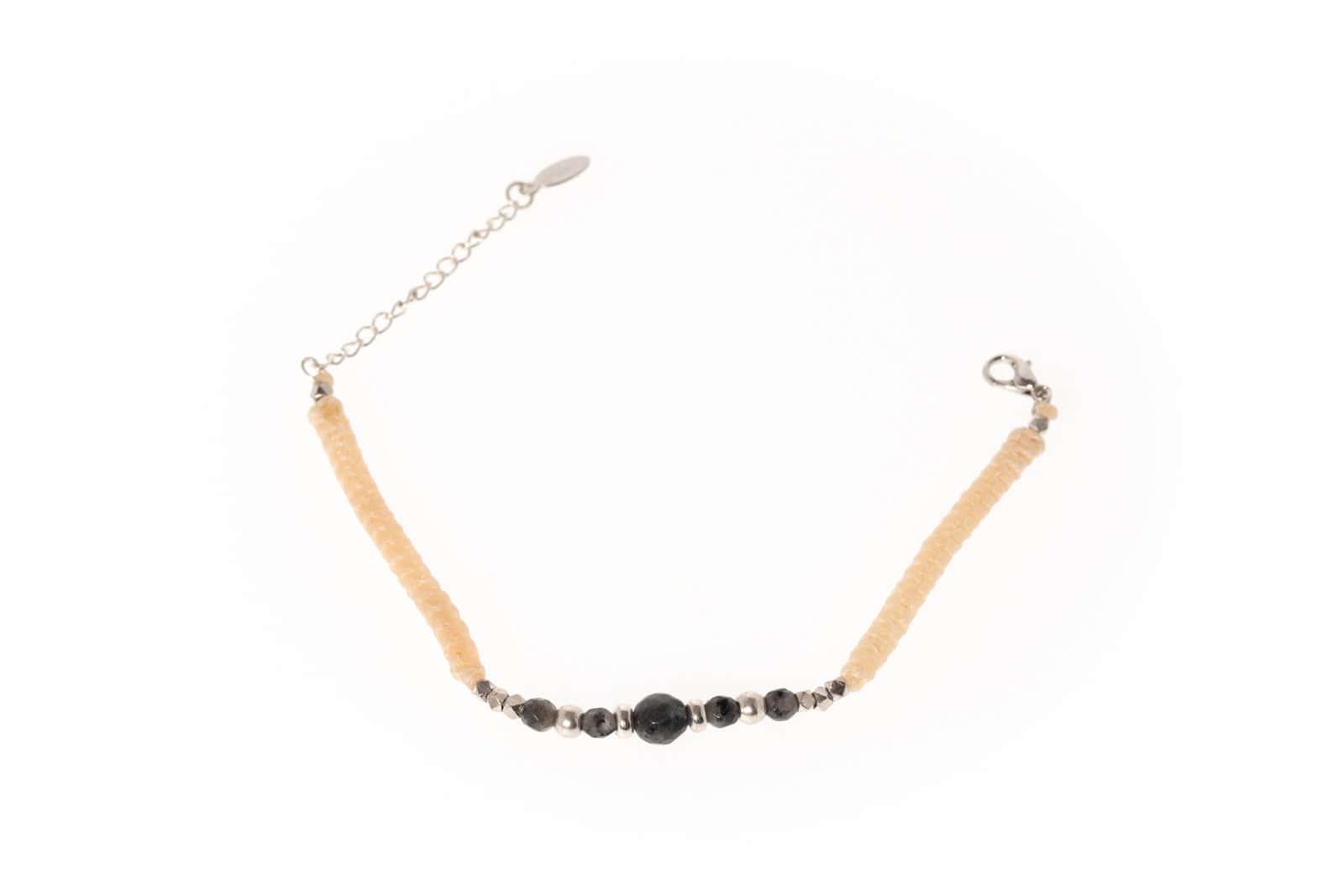 Makramee Armband mit weissem Messing und Halbedelstein Larvikit