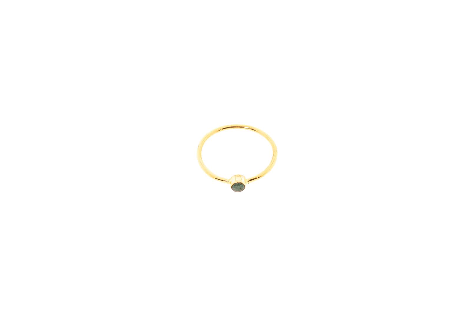 Vergoldeter Ring mit Edelstein