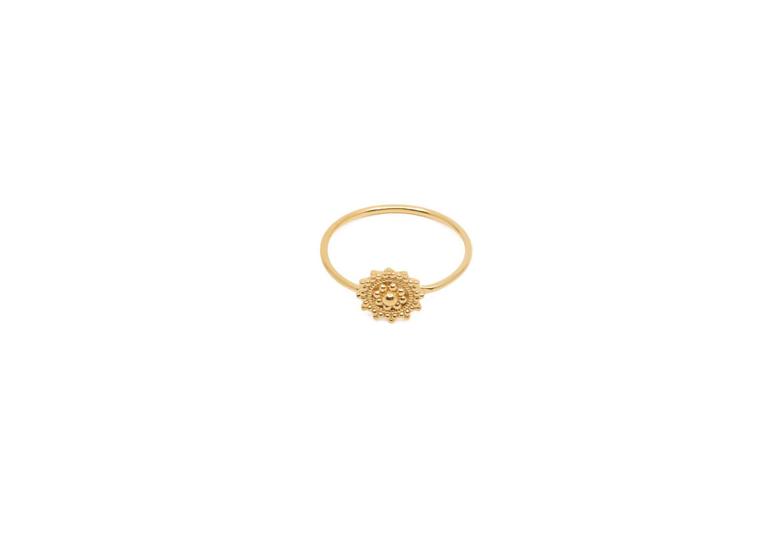 Fingerring aus Messing 24k vergoldet mit kleinem Ornament