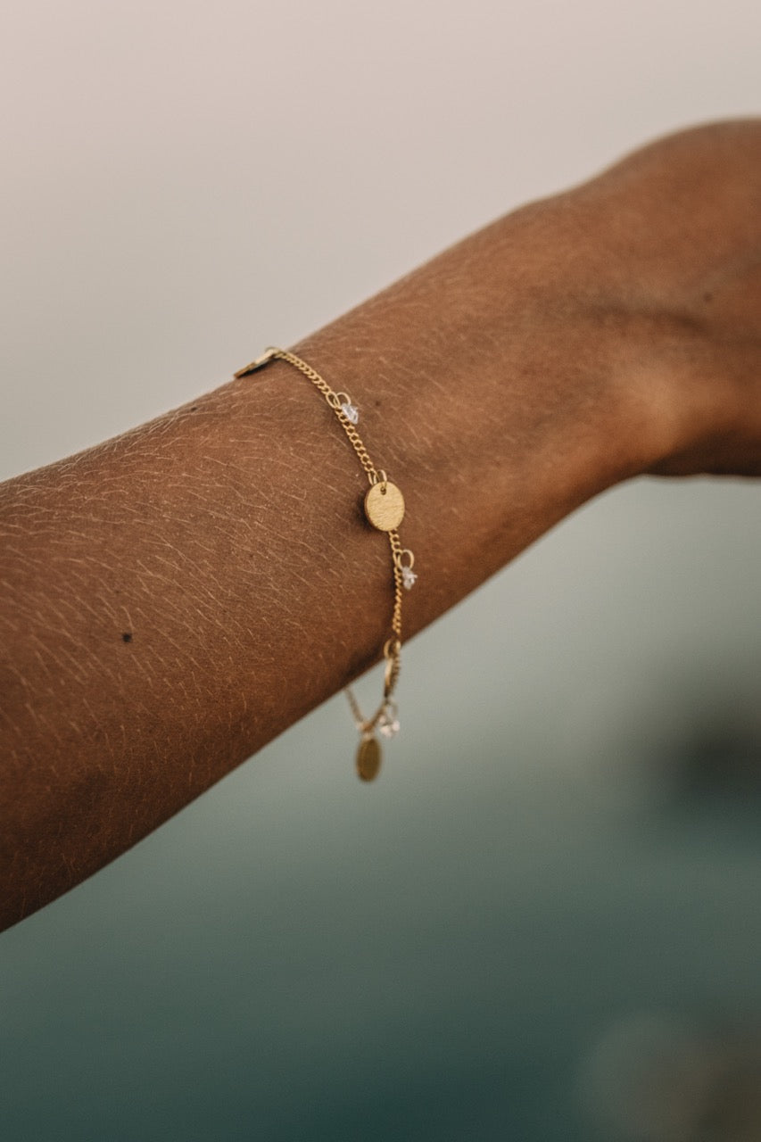 Armband mit Kristallperlen und Goldmünzen