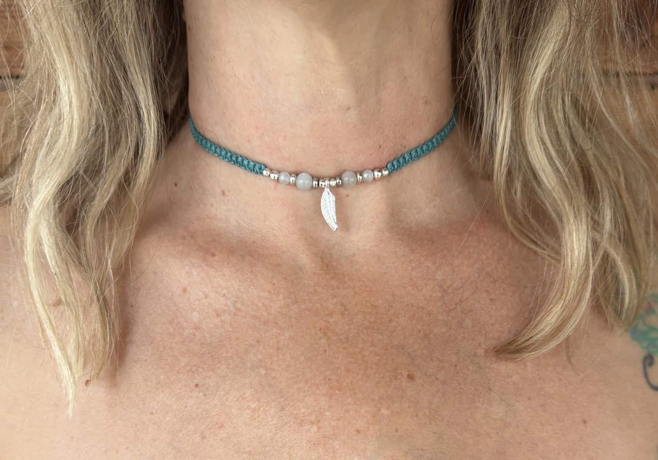 Makramee Choker "Sue Cyan Silber" mit dem Halbedelstein Mondstein