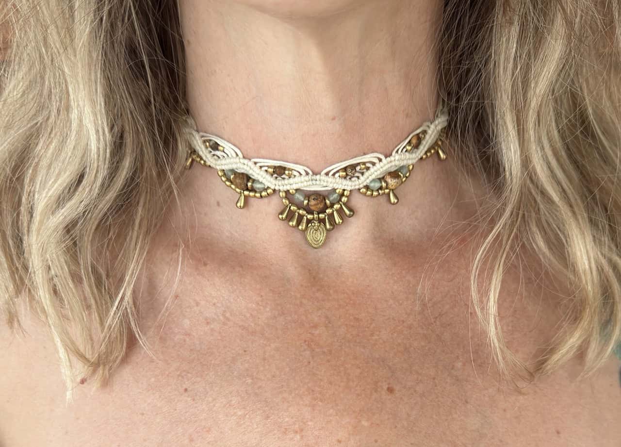 Makramee Choker "Zoe Ivory" mit den Halbedelsteinen Aventurin & Jaspis