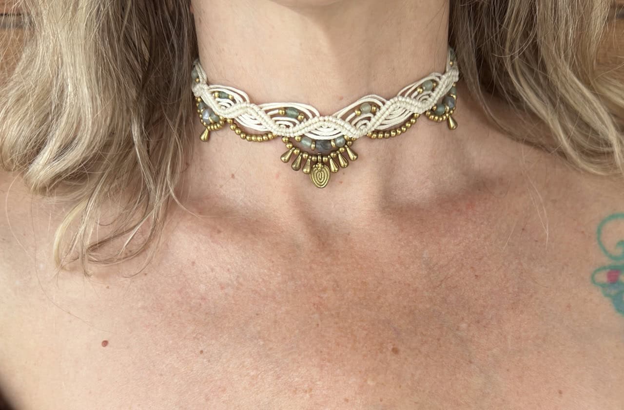 Makramee Choker "Zoe Ivory" mit den Halbedelsteinen Aventurin & Labradorit