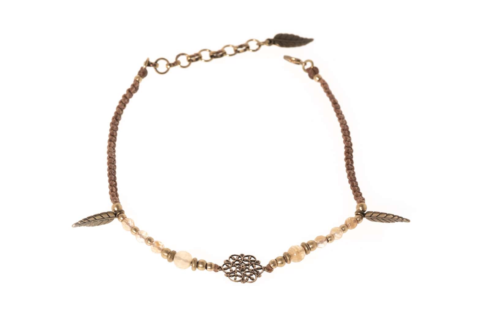 Makramee Fusskette mit Ornament aus Messing