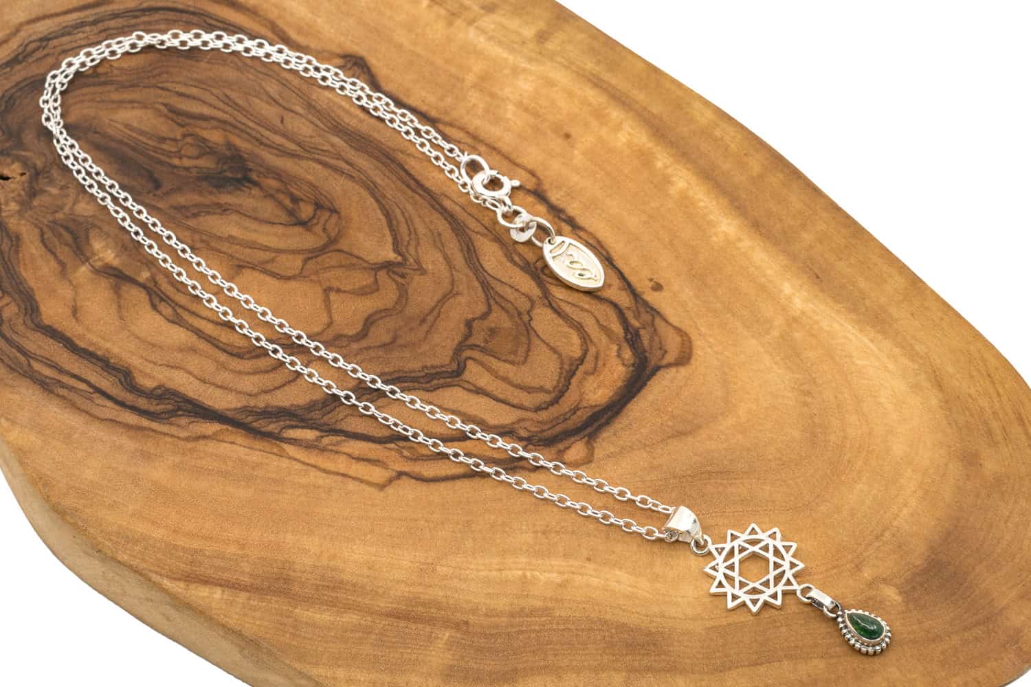 Halskette aus Silber 925 mit einem Herz Chakra Symbol Anhänger
