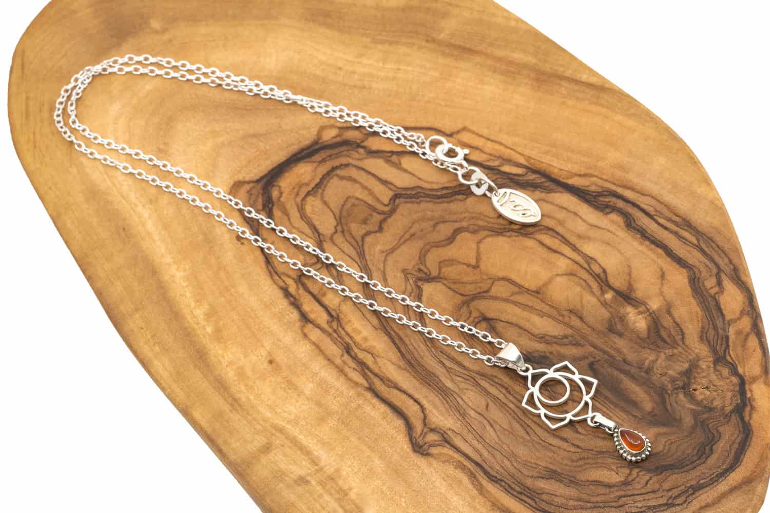 Halskette aus Silber 925 mit einem Sakral Chakra Symbol Anhänger