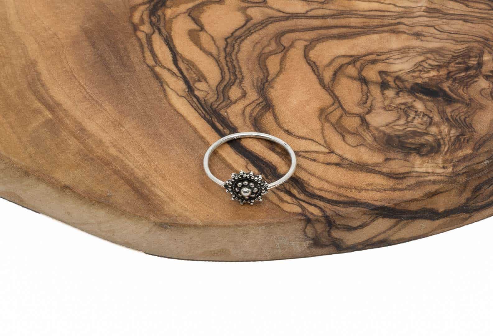 Fingerring aus Silber 925 (Sterling Silber) mit kleinem Ornament
