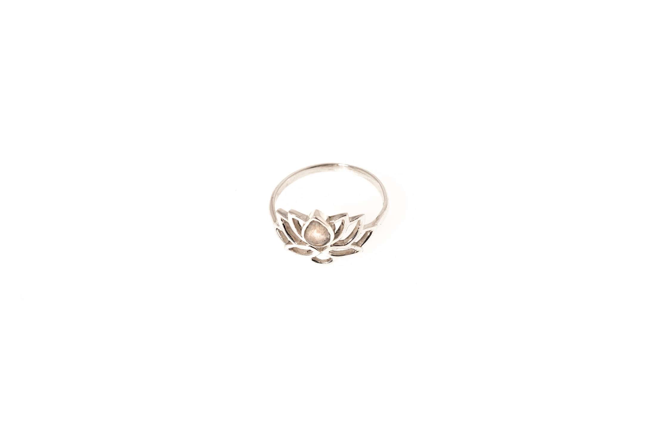 Silberring mit Lotus & Edelstein – Symbol für innere Stärke & Neubeginn