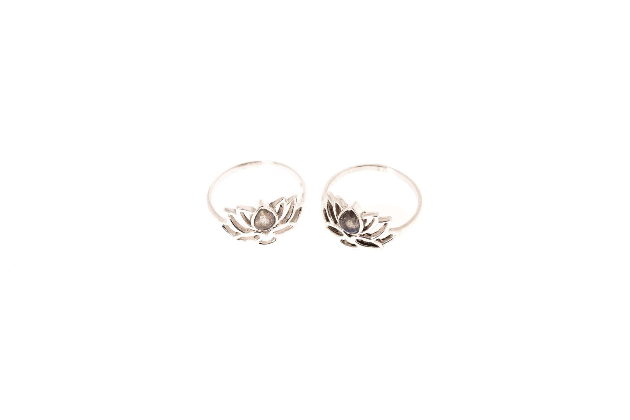 Silberring mit Lotus & Edelstein – Symbol für innere Stärke & Neubeginn
