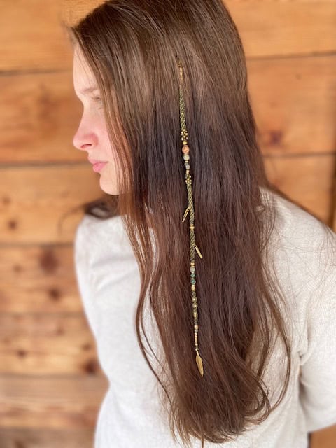 Klick-In Trenza in Olive mit Messingperlen und Halbedelsteinen