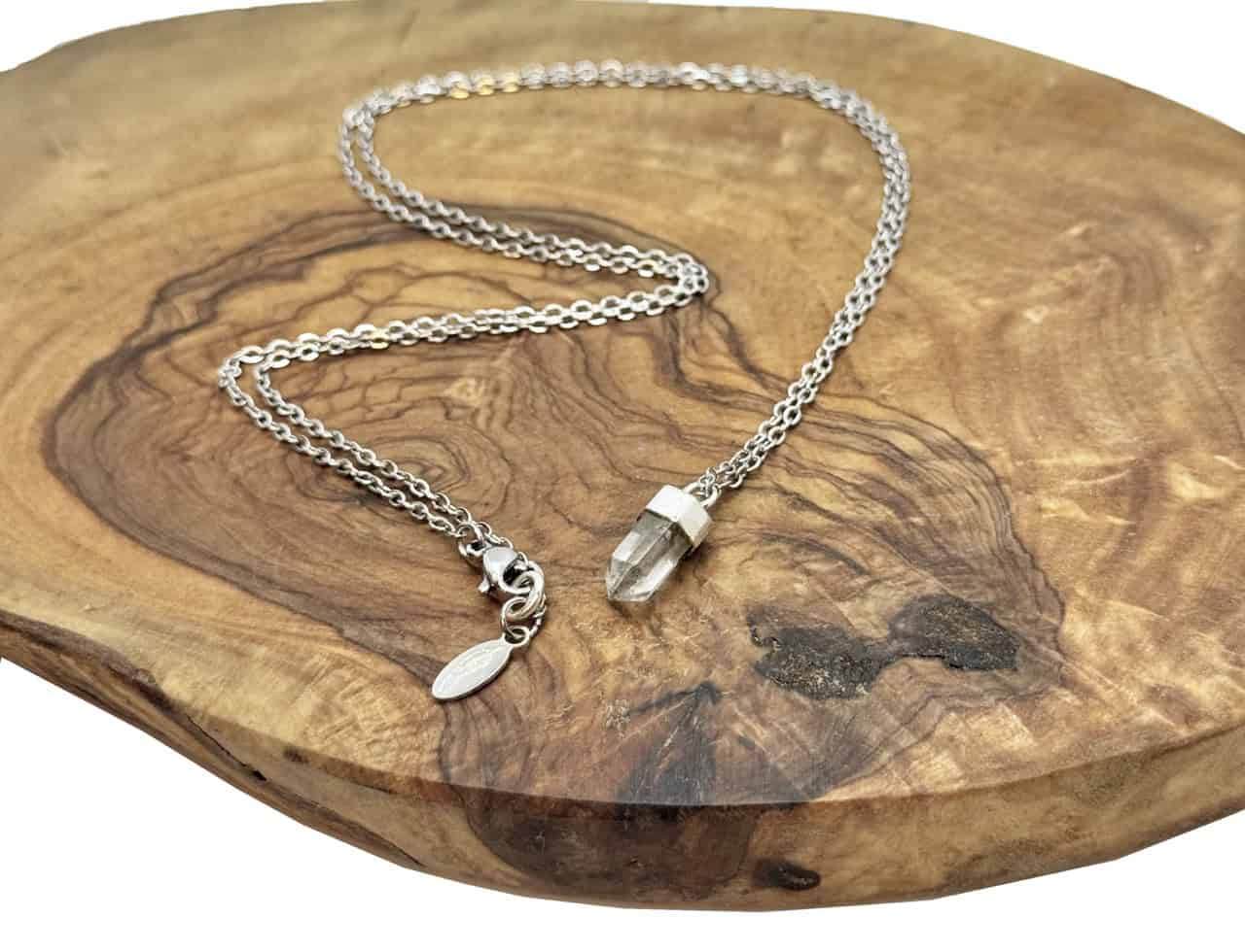 Handgemachte Edelstein-Halskette – Naturkristall Schmuck in Silberfassung