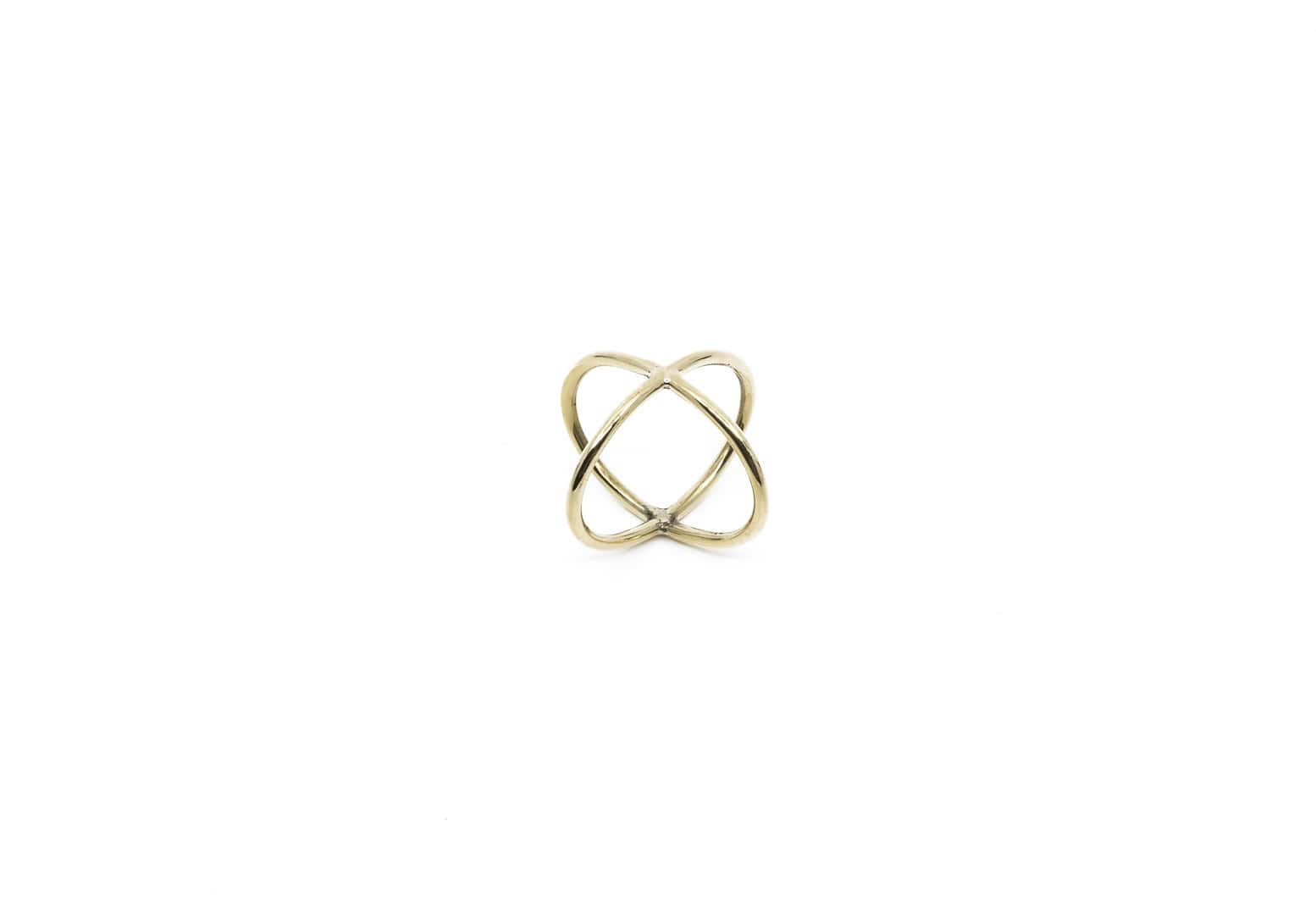 Fingerring aus nickelfreiem Messing in X Form