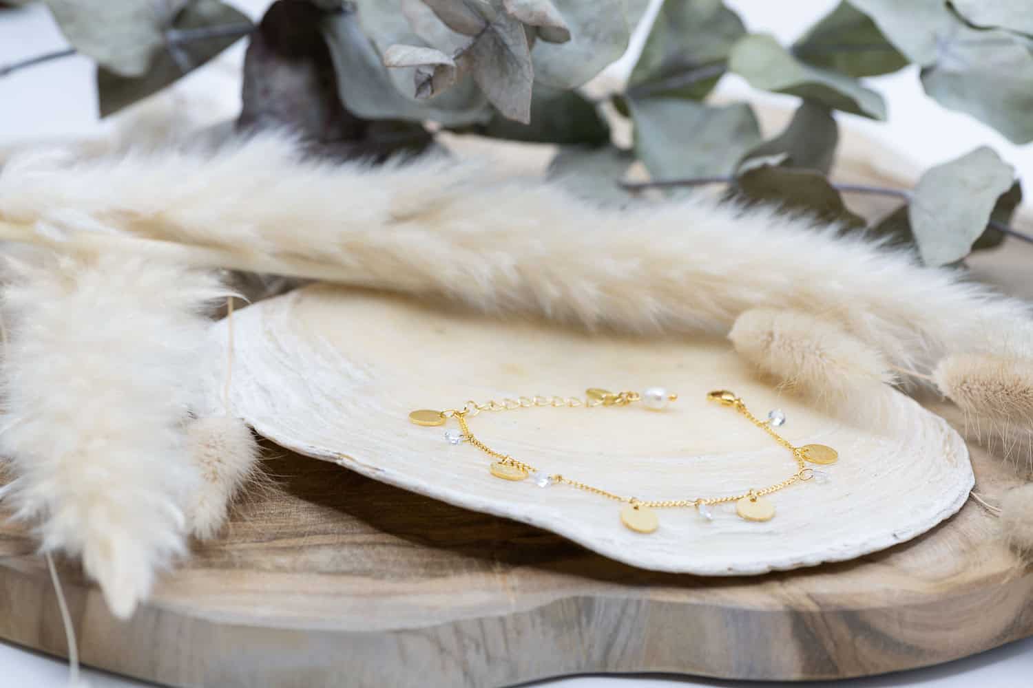 Armband mit Kristallperlen und Goldmünzen