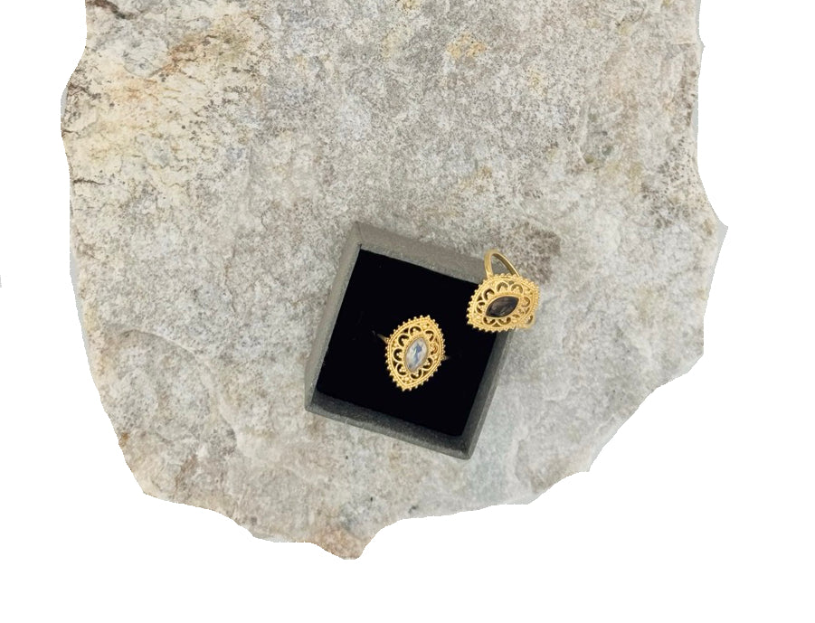 Mystisch, feminin & kraftvoll – vergoldeter Ring mit Mondstein oder Rauchquarz im Mandala-Design. Wähle deine Energie.
