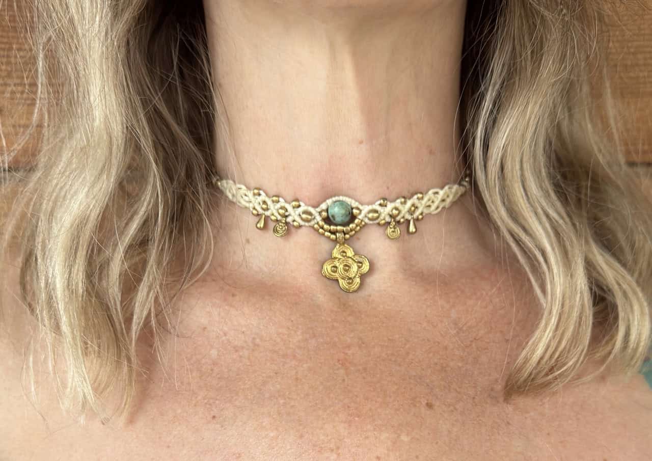 Makramee Choker Ivory mit dem Halbedelstein Afrikanischem Türkis