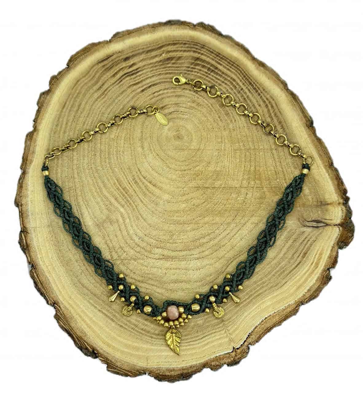 Makramee Choker Ayla Green mit dem Halbedelstein Sonnenstein
