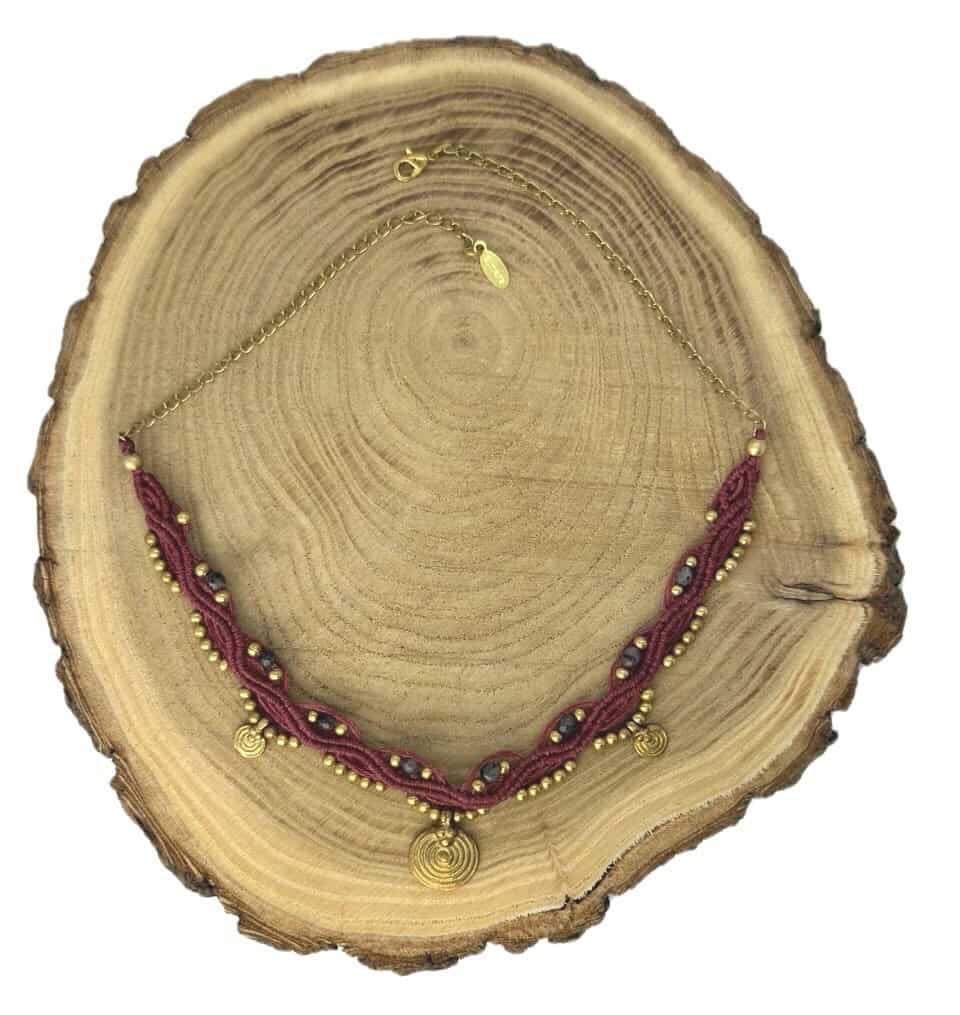 Makramee Choker "Eva Cherry" mit dem Halbedelstein Larvikit