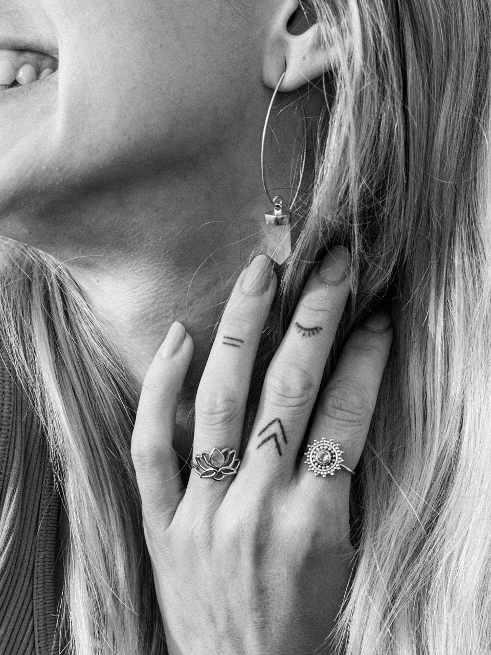 Silberring mit Lotus & Edelstein – Symbol für innere Stärke & Neubeginn