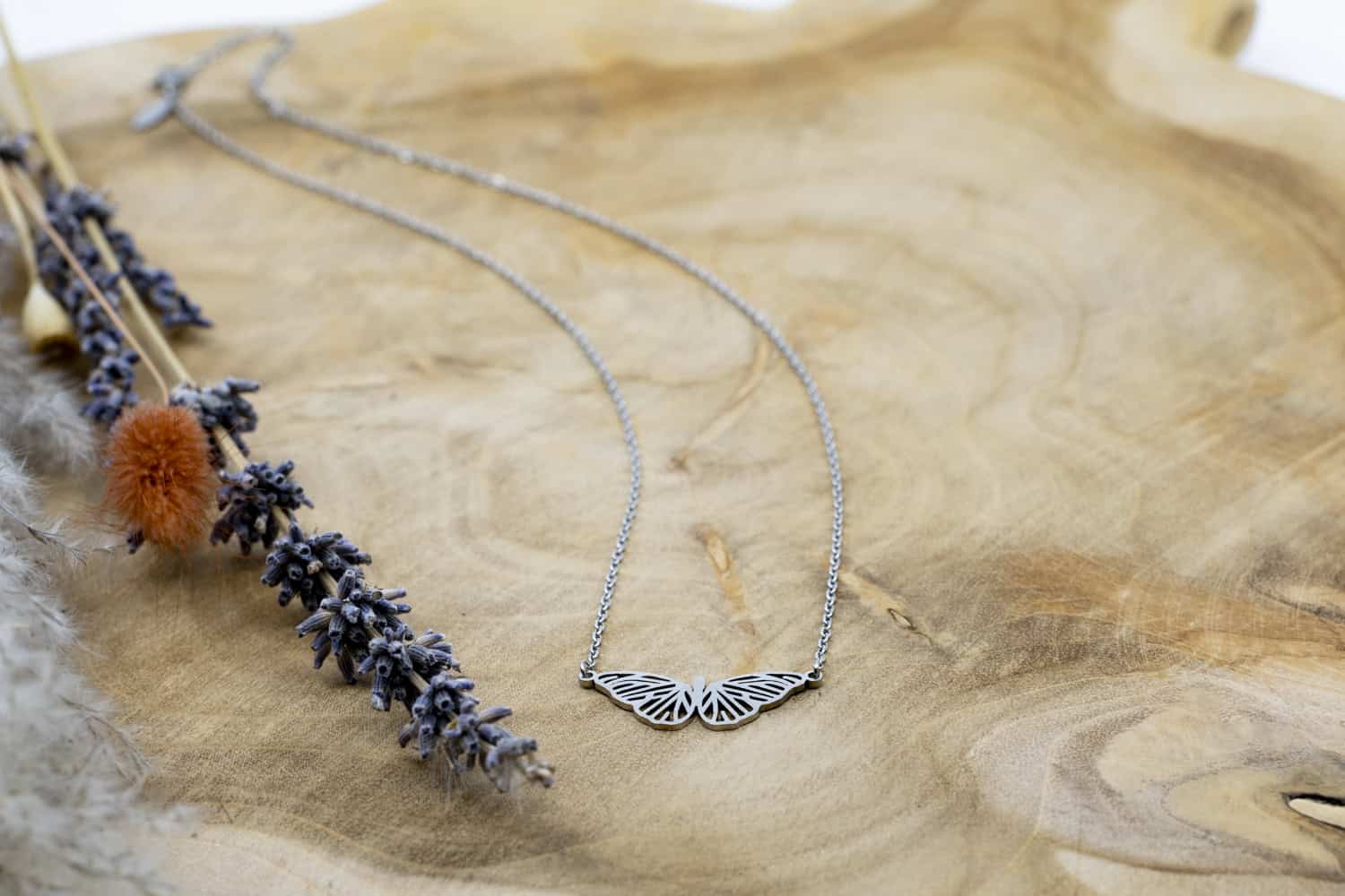 Halsketten Butterfly aus rostfreiem Stahl in Silber