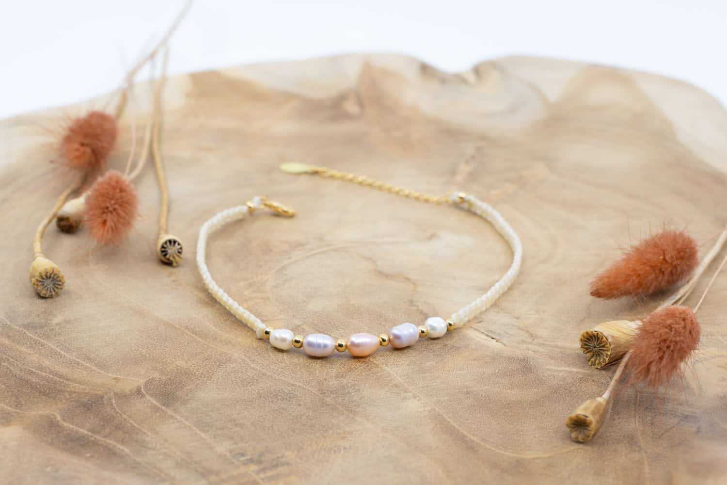 Makramee Fusskette Blossom mit farbigen Zuchtperlen, Garn und Messing 24k Vergoldet