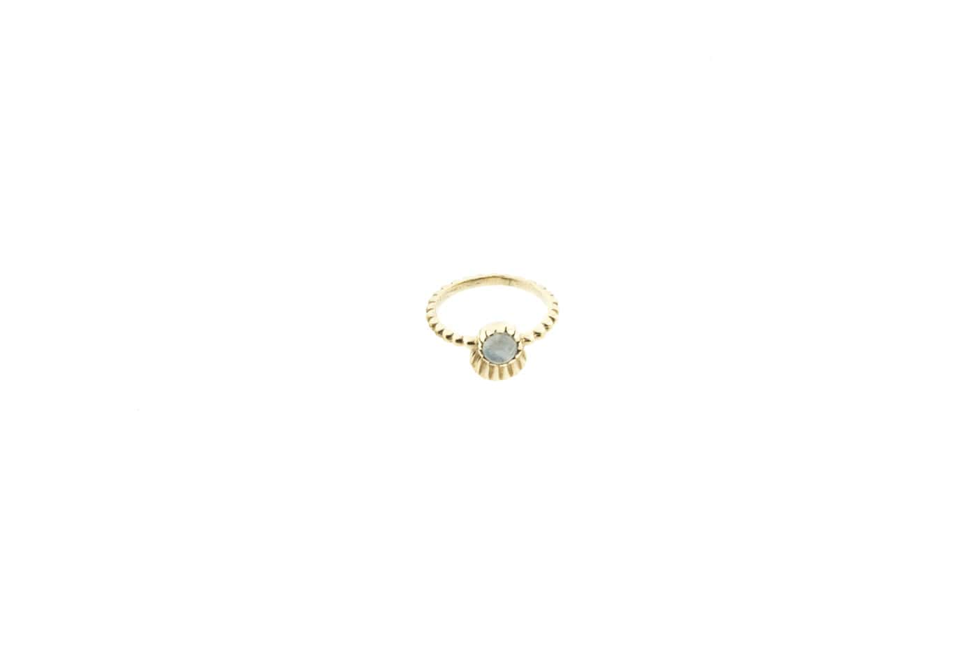 Ring Solace aus nickelfreiem Messing mit Halbedelstein