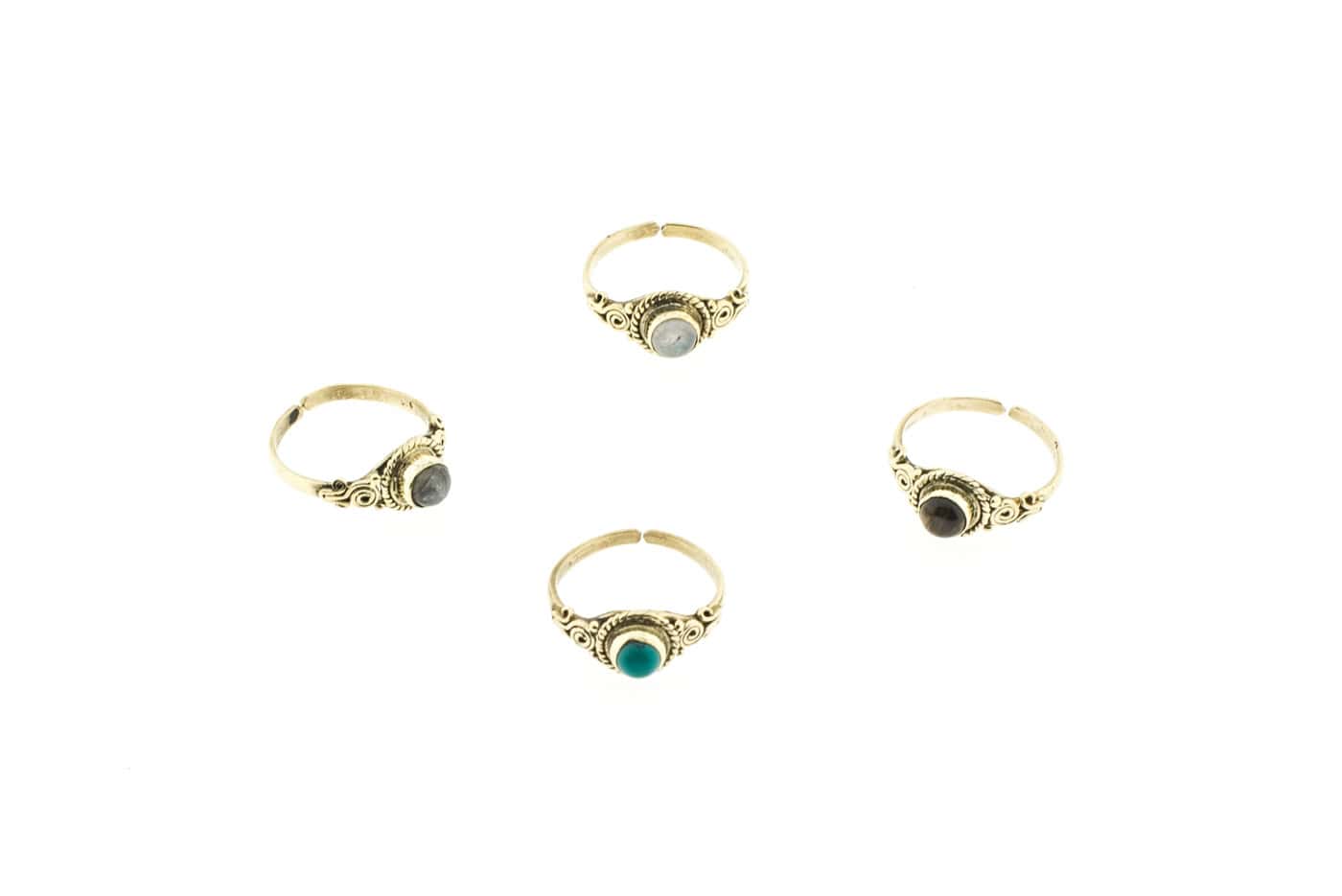 Ring Kaira aus nickelfreiem Messing mit Halbedelstein