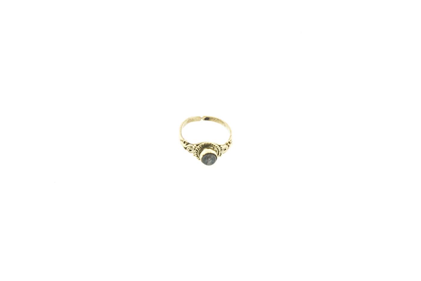 Ring Kaira aus nickelfreiem Messing mit Halbedelstein