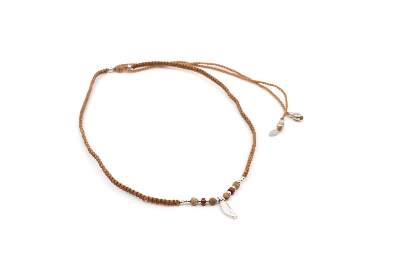 Kurze Makramee Kette mit Jaspis und weissen Messing Perlen