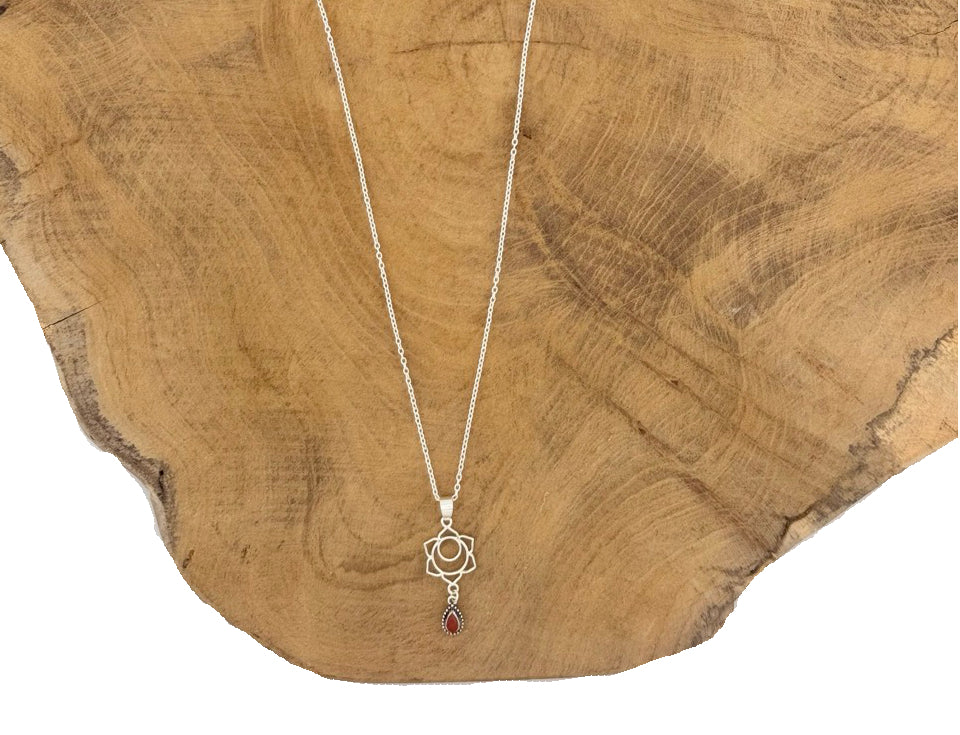 Halskette aus Silber 925 mit einem Sakral Chakra Symbol Anhänger