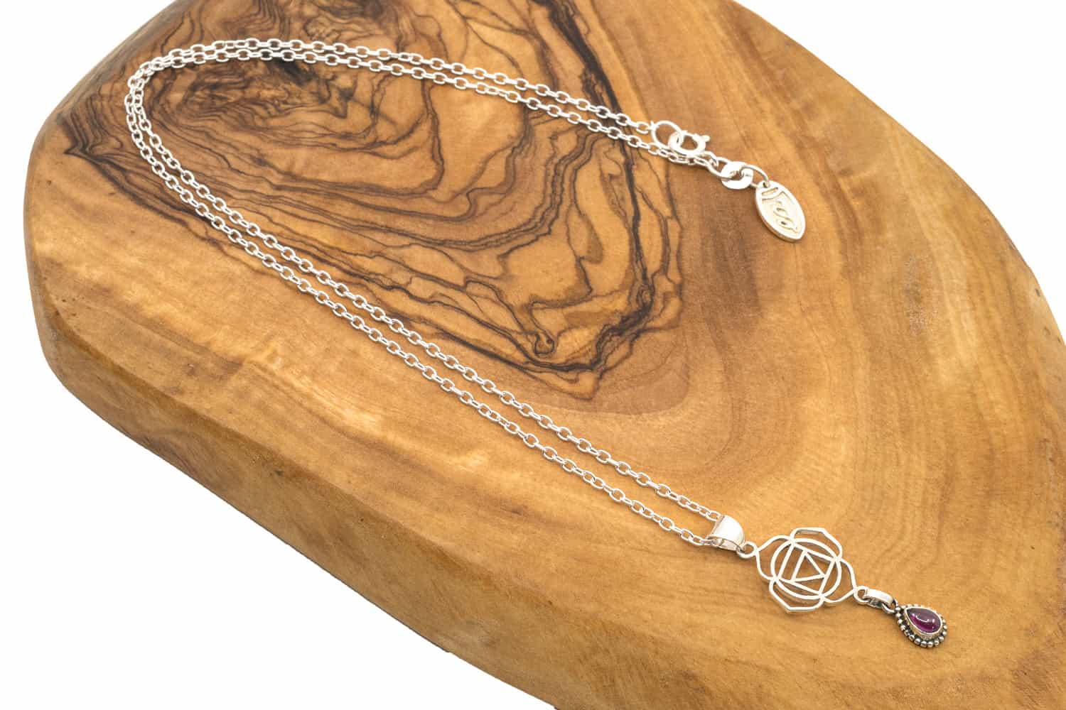 Halskette aus Silber 925 mit einem Wurzel Chakra Symbol Anhänger
