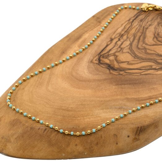 Halskette aus Messing 24k Vergoldet mit türkisfarbigen Perlen