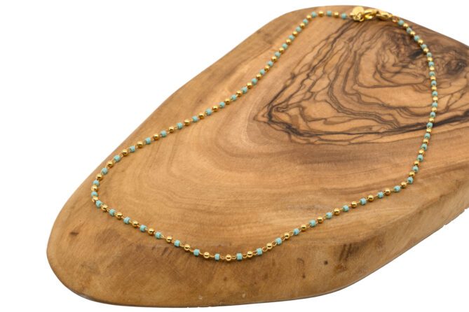 Halskette aus Messing 24k Vergoldet mit türkisfarbigen Perlen
