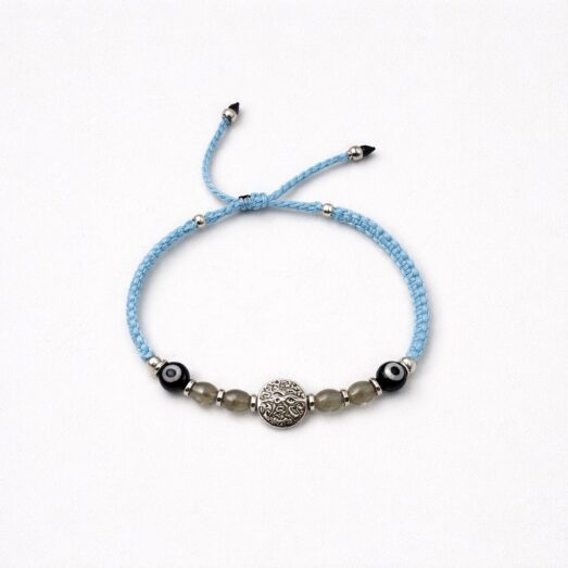 Handgefertigtes Herrenarmband mit Rhodium Hämatit, Rudraksha-Elementen und Makramee-Verschluss. Minimalistisch, maskulin und zeitlos von Elmare.
