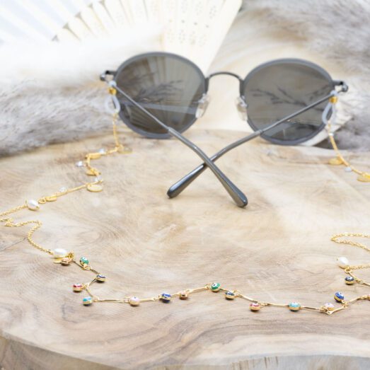 Diese Brillenkette "Wisdom" ist aus Messing und 24k vergoldet.