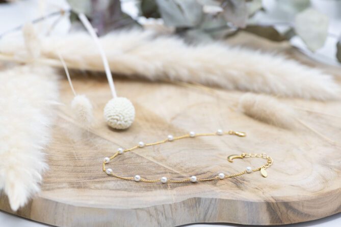 Fusskette Messing Vergoldet 24k mit Perlen und kleinem Halbmond