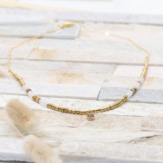 Diese Layer Halsketten "Ancient" sind aus Messing und 24k vergoldet kombiniert mit Rosenquarz + Jaspis.