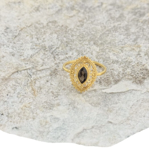 Mystisch, feminin & kraftvoll – vergoldeter Ring mit Mondstein oder Rauchquarz im Mandala-Design. Wähle deine Energie.