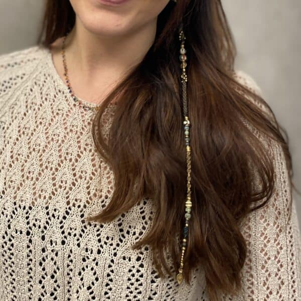 Kundin mit ihrem fixen Trenza / Haarschmuck