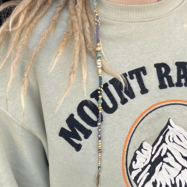 Kundin mit ihrem Trenza / Haarschmuck