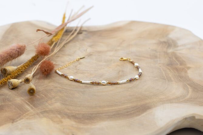 Armband Messing vergoldet mit Rocailles Perlen & weissen Zuchtperlen