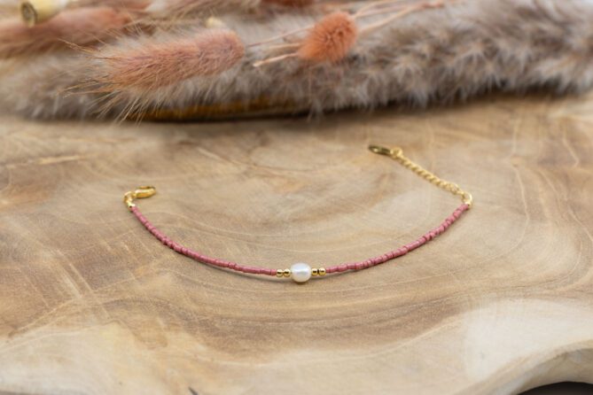 Armband Messing vergoldet mit Rocailles Perlen und einer weissen Zuchtperle