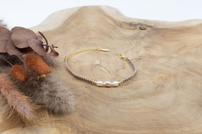 Makramee Armband Dusty Pink mit  Zuchtperlen, Garn und Messing 24k Vergoldet