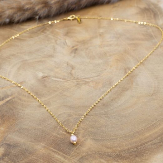 Halskette aus Messing 24k Vergoldet mit einer rosa farbigen Zuchtperle