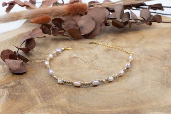 Makramee Fusskette Shine Pearl mit  Zuchtperlen, Garn und Messing 24k Vergoldet