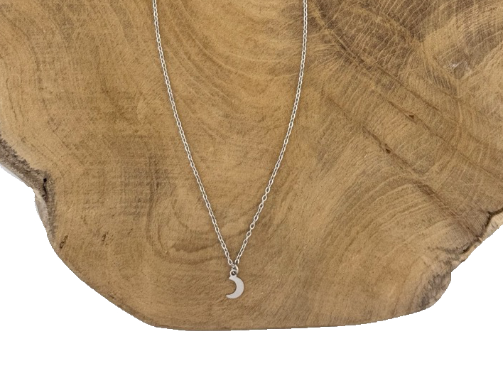Halbmond Kette – Edelstahlkette mit glänzendem versilbertem Mond-Anhänger | Zeitloser Boho Schmuck